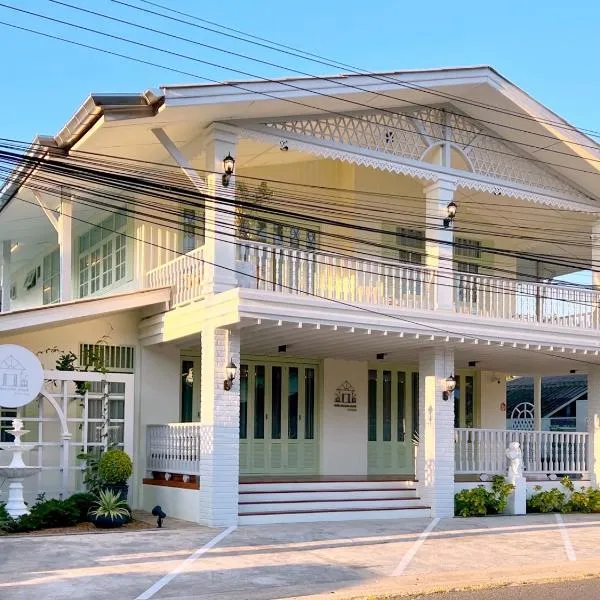 เซน บัลโคนี่ เฮ้าส์ ระนอง, hotel in Ban Bang Rin (1)