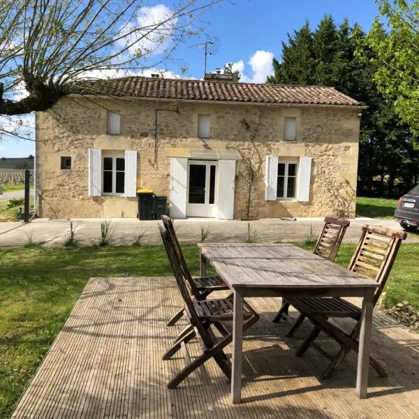 Maison de campagne Chez Georges, hotel in Saint-Martin-de-Lerm