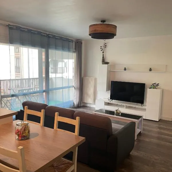 Bel appartement composé de deux chambres – hotel w mieście Saint Etienne