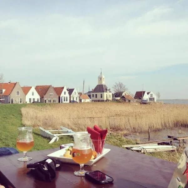 Very nice cottage in Durgerdam, with private garden, free parking, pets allowed, hotel em Amsterdã