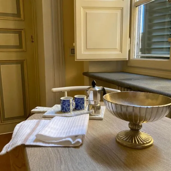 Puccini's Home, elegant apartment in Piazza Puccini, hotel in Lucca
