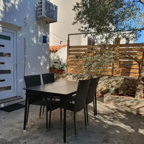 Apartman Marino, hotel v Murterju