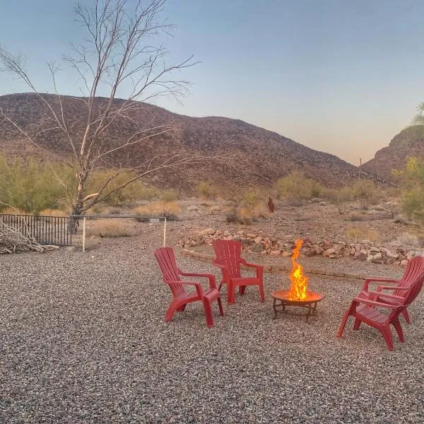 Desert Getaway - Centrally Located, Trail Access Steps Away!, hotel v destinaci Lake Havasu City