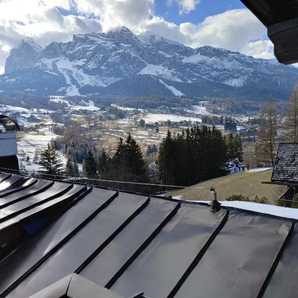 Mansarda in chalet a Cortina, hotel v destinaci Cortina dʼAmpezzo