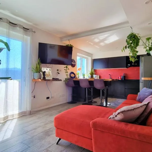 DAL CARLETTO LUXURY APARTMENT, hotel in Riva del Garda