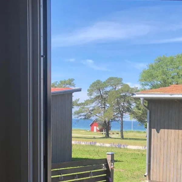 Gotland Tofta, Stuga med superläge! Havsutsikt på Tofta strand mindre än 10 minuter till en av Sveriges högst rankade golfbana!, hotel v destinaci Visby