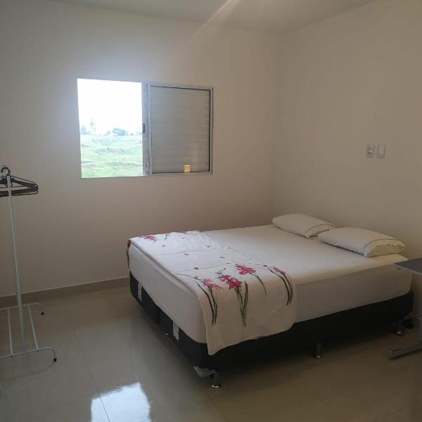 Casa residencial arejada em bairro tranquilo