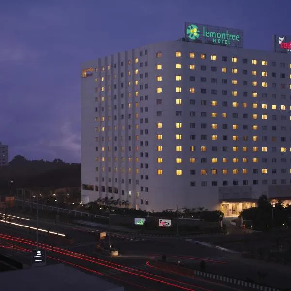 Lemon Tree Premier Hitec City Hyderabad, hotel in Kundakal