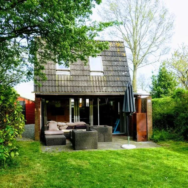 Oude-Tonge holiday house near fishing waters, hôtel à Oude-Tonge