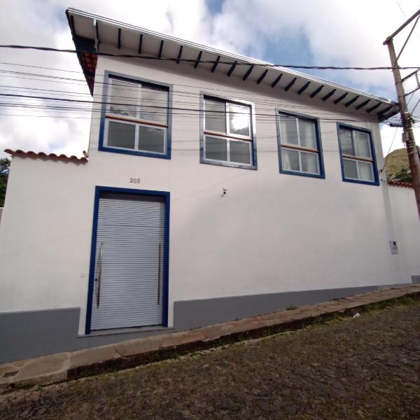 Casa nova com suítes amplas