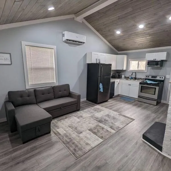 Summerlee Suite - Beautiful Remodeled Farmhouse, hotel v destinaci Oak Hill
