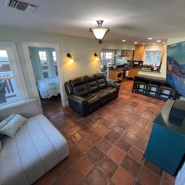 Catalina Three Bedroom Home With Hot Tub And Golf Cart, hotel v destinaci Avalon