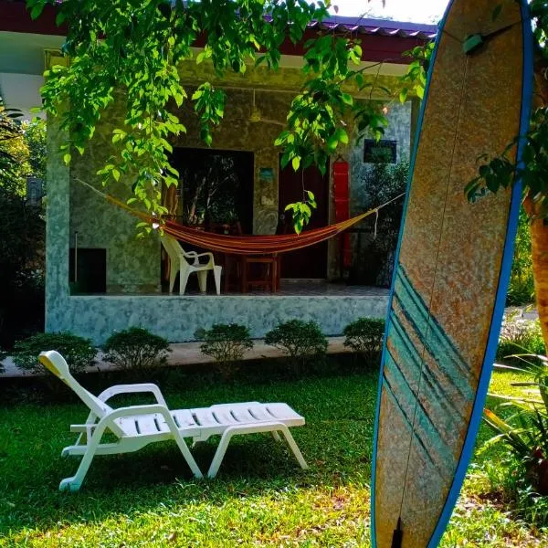 Nananuira Apartment and Room, hotel v destinaci Khao Lak