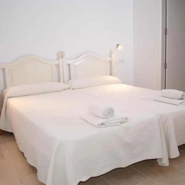Hostal Paris Ciutadella, hotel v destinaci Ciutadella