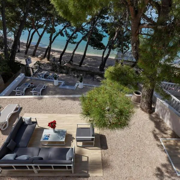 Luxury Rooms Paradise Garden, hotel di Makarska