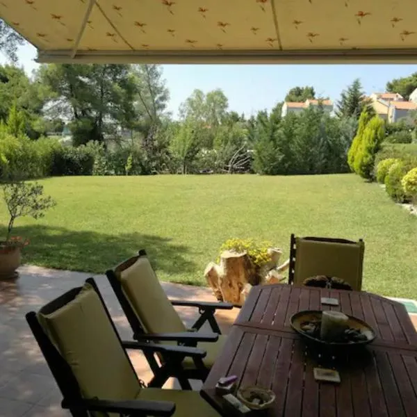 Garden house – hotel w mieście Elani