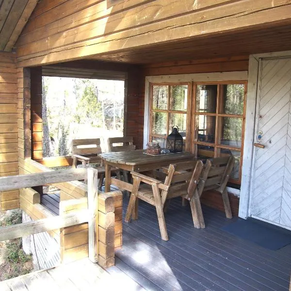 Pinetree Cottages Log cabin, hotel di Uusikaupunki