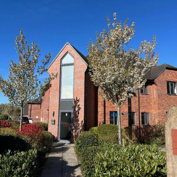 Cross Court, Stafford by BELL Apartments โรงแรมในEccleshall