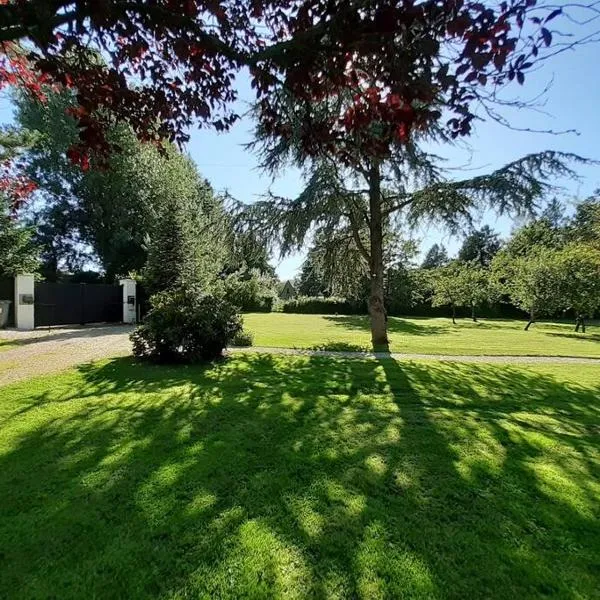 La Charmeraie adorable chaumière dans un écrin de verdure, hotel di Wimille