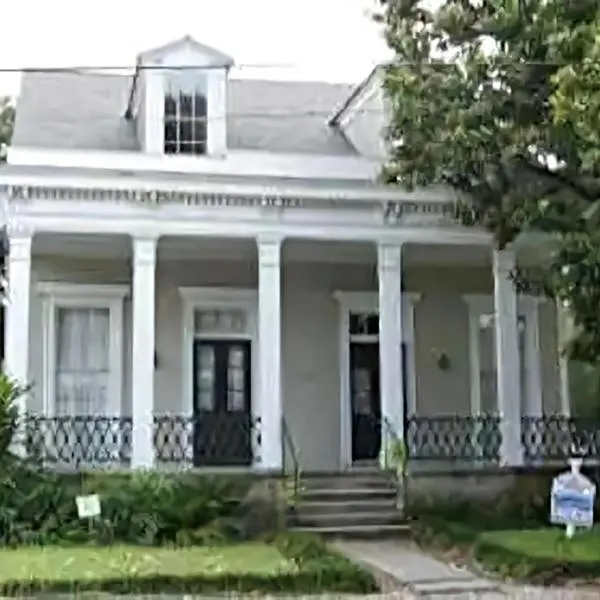 Historic Viavant Cottage - Jazz Fest/FairGrounds, hotel v destinaci New Orleans
