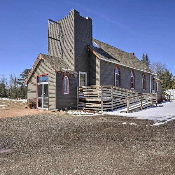 Renovated Historic Church Along Namekagon River!, hotel v destinaci Seeley