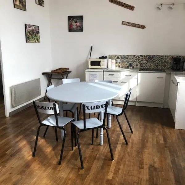 L'école buissonnière, hotel v destinaci Combrand
