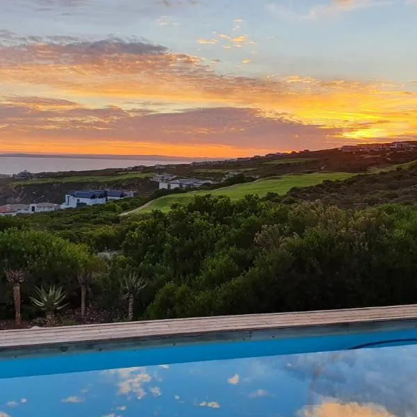 Luxury Home located on Pinnacle Point Golf Estate, hotel in Mossel Bay