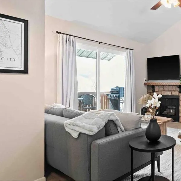 Cozy Top Floor Condo with Mountain Views, hotel di Park City
