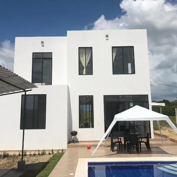 Villa con piscina privada y zona bbq en condominio, hotel v destinaci Carmen de Apicalá