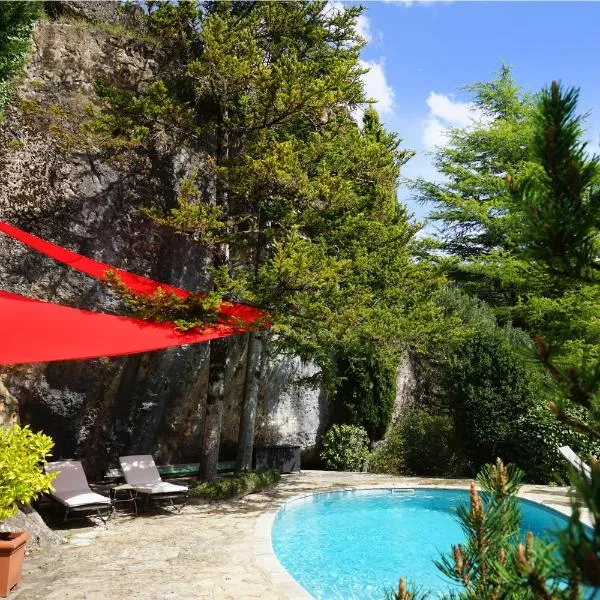 Le Colombier Saint-Véran, hotel v destinaci La Roque-Sainte-Marguerite