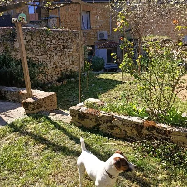 Maison de caractère au cœur de la cité médiévale de Gourdon, hotel in Gourdon-en-quercy