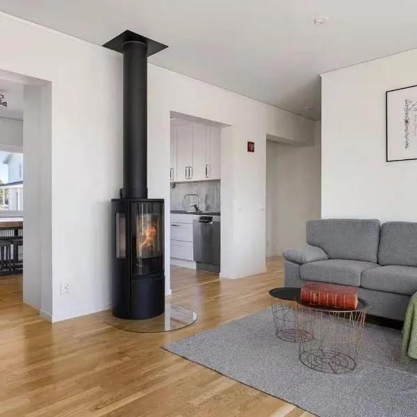 Havsnära Nybyggd Modern villa uthyres året runt!, hotel v destinaci Mönsterås