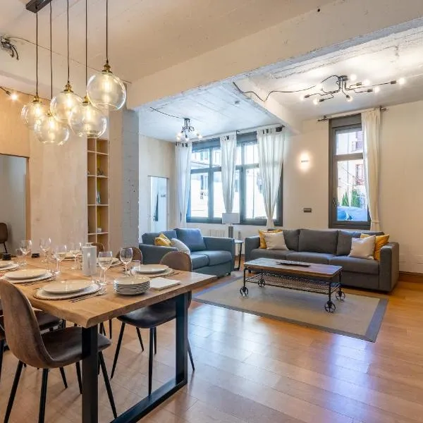 NEW! Lovely 3-Bedroom Loft in Bilbao, hotel v mestu Bilbao