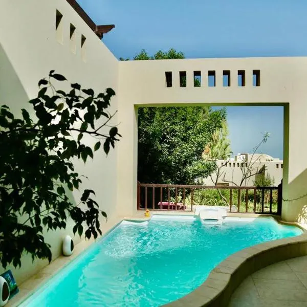 Private guest house in five stars resort, hotel en Ras al-Khaimah