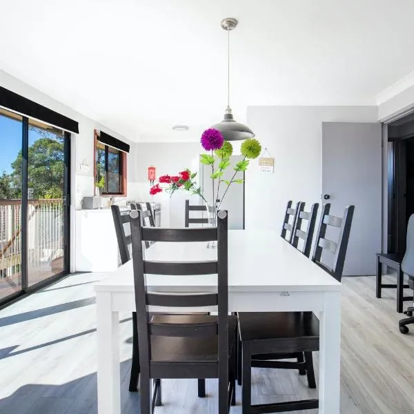 Sirius Retreat Pet Friendly 3 Mins Walk to St George Basin, готель у місті Сенкчуарі-Пойнт