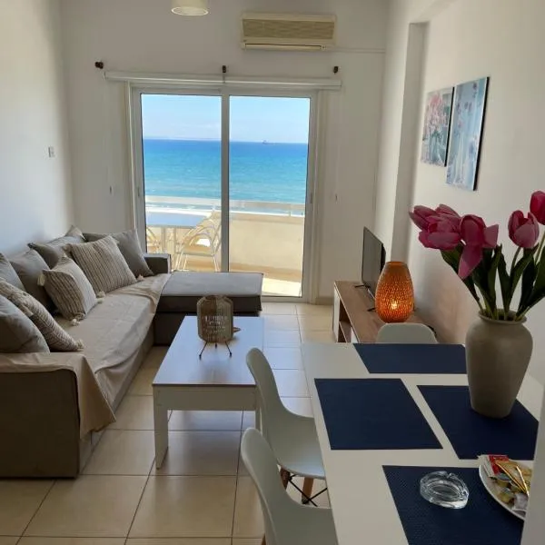 Alex Beach Apartment 31, hotel in Larnaca