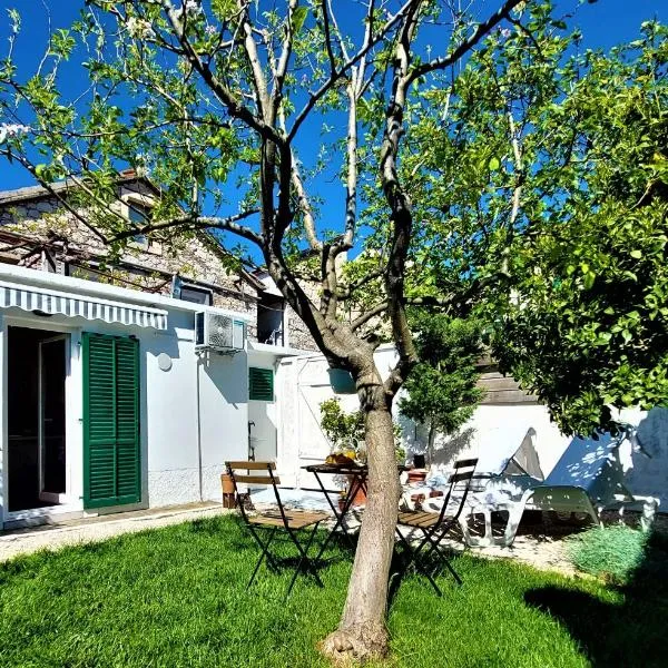 Studio apartment Murter Center, hotel u gradu Murter