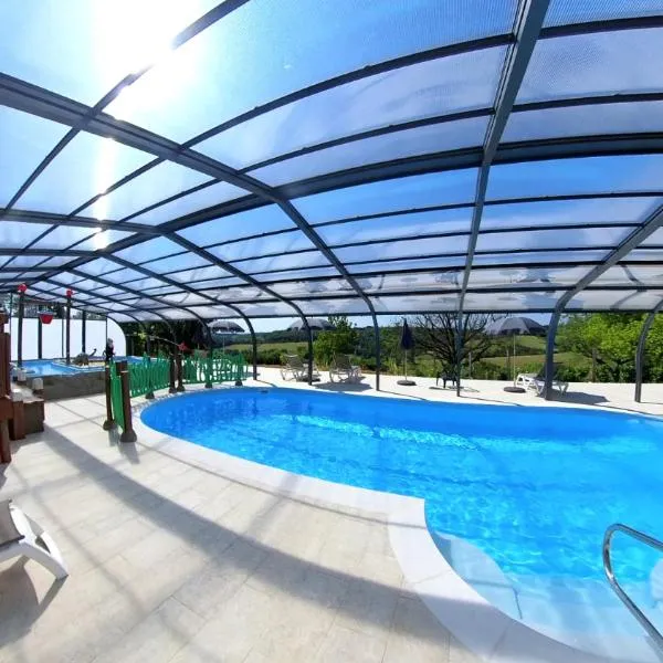 Camping Les Terrasses de Dordogne, hotell i Rouffignac Saint-Cernin