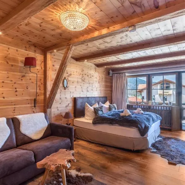 Alpenauszeit im Zirbenholz Chalet, hotel in Inzell