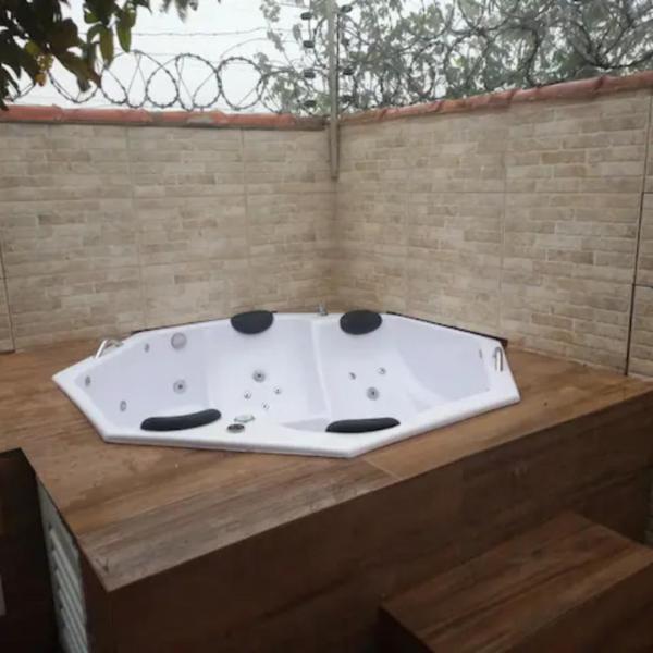 CASA COM SPA DE HIDRO, AQUECEDOR E CROMOTERAPIA A 1,0 kM DO CENTRO - Foto 3