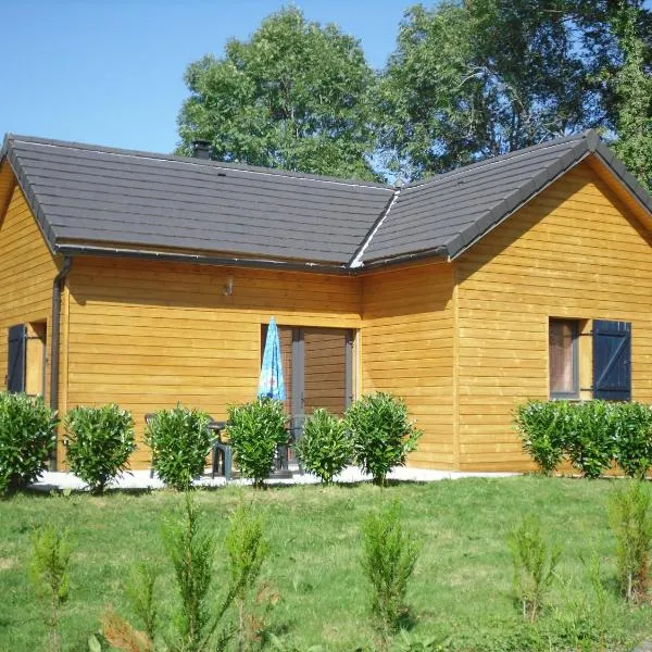 Gîte chalet bois avec spa privatif, Hotel in Mauriac