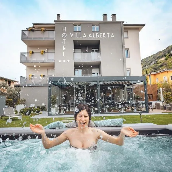 Hotel Villa Alberta, hotell i Nago-Torbole