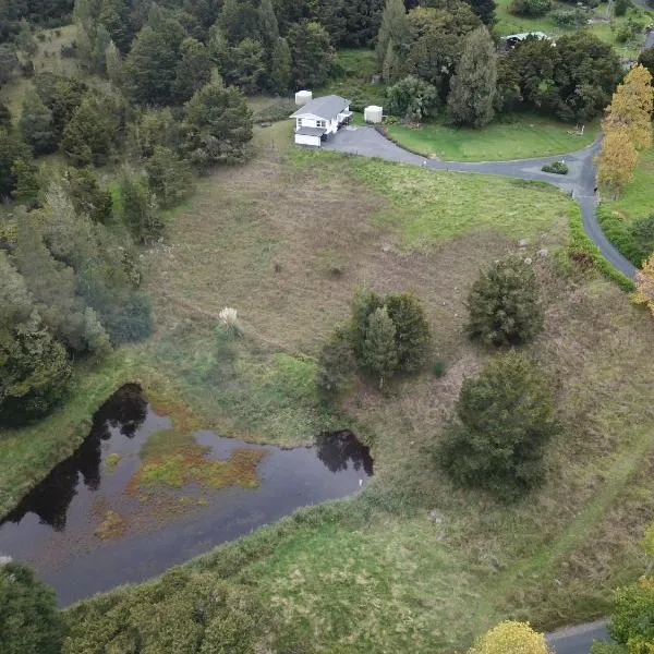 Superior Cottage - St Enoch and St Elijah Monastery, hotel in Rawene