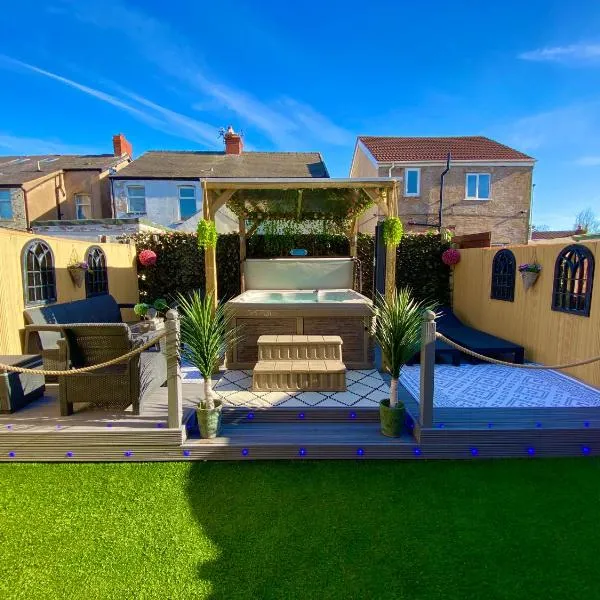NEW…THE HOTTUB HOUSE BLACKPOOL PLEASURE BEACH, hotel v destinaci Blackpool
