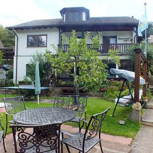 Haus Schipper am Wald, hotel v destinaci Gemünden