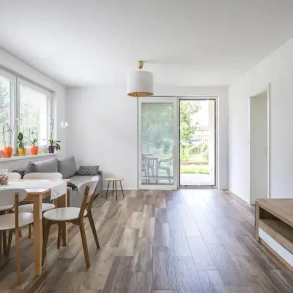 Central Garden House (family friendly!), hotel di Postojna