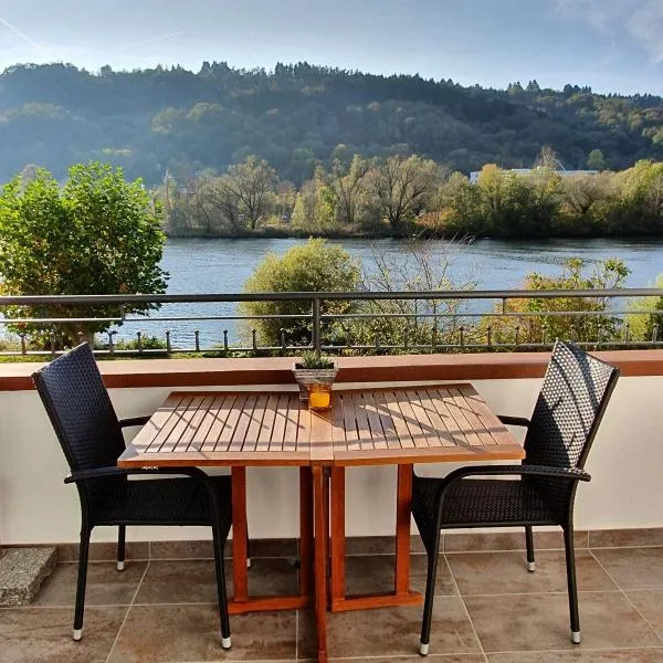 Ferienhaus Inselblick in Traumlage mit Balkon und Panoramablick, hotel din Zell an der Mosel