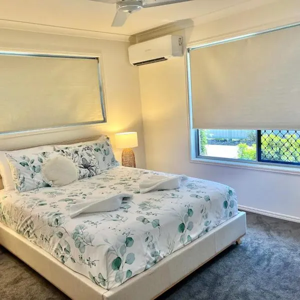 Lux in Bundy - Wifi, AC, Netflix and comfort, hotel sa Bundaberg