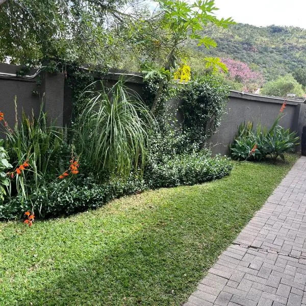 Toro Guest House, hotel in Rustenburg