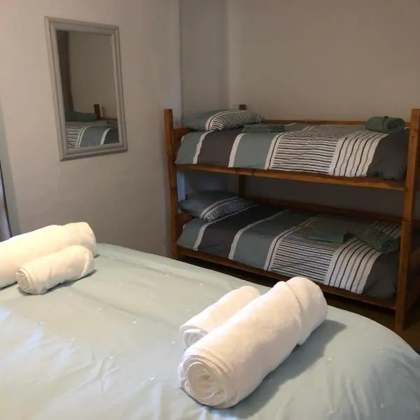 Old Cape on The Marina - The flamingo : unit 8, hotel in Velddrif